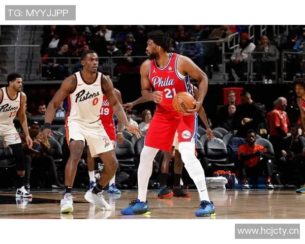 恩比德与鲍尔对决激烈76人半场微弱领先黄蜂三分球大战精彩纷呈