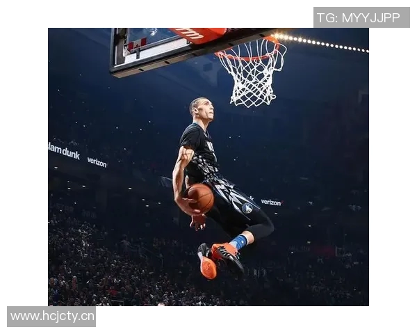 他以2米36的惊人高度轻松扣篮创下美国大学篮球历史新纪录 他以2米36的惊人高度轻松扣篮创下美国大学篮球历史新纪录