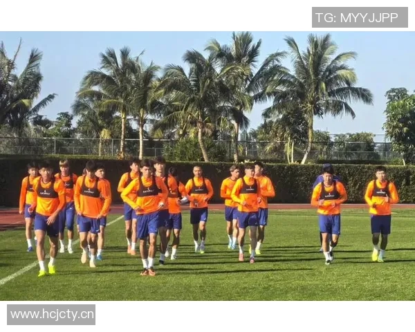 泰山外援瓦科携家人欢庆圣诞节合影留念尽享巴黎美好时光