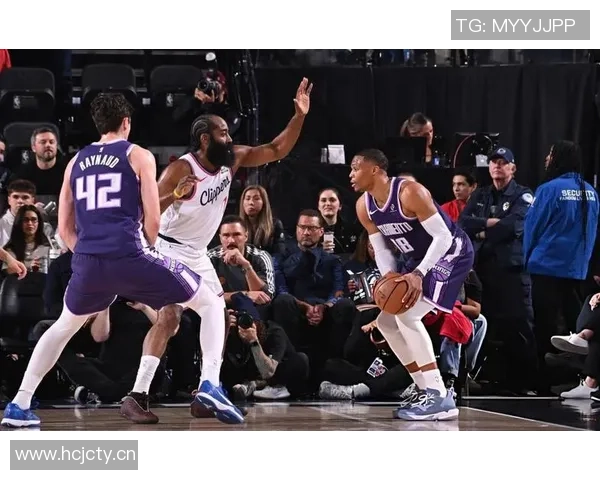 快船次节狂砍41分半场领先热火5分哈登小卡合力17分鲍威尔对阵旧主贡献13分